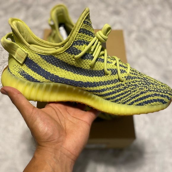 Adidas originals Yeezy Boost 350 V2 ‘Semi Frozen Yellow’ - Picture 2 of 9